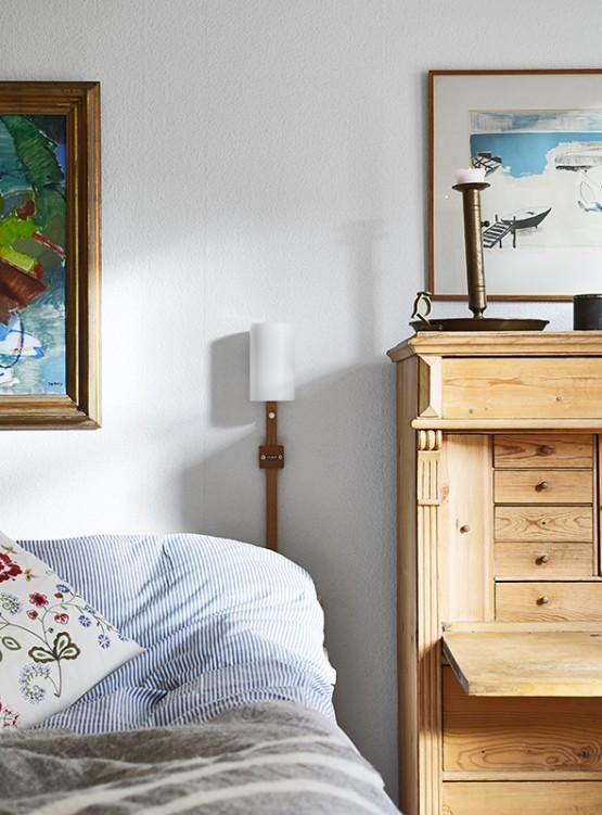 pisos pequeños de estilo nórdico dormitorio con almacenaje y rincón de trabajo diseño de interiores diáfano decoración nórdica escandinava decoración diseño mini pisos decoración diseño espacios pequeños decoración diseño de interiores cocina pequeña abierta blog decoración escandinava aprovechar espacio en piso pequeño 