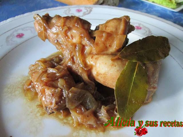 CONEJO ENCEBOLLADO AL BRANDY