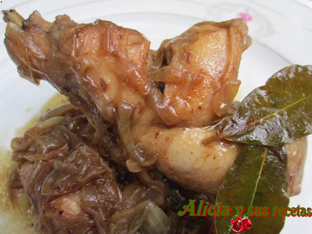 CONEJO ENCEBOLLADO AL BRANDY