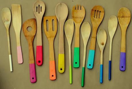 DIY: cucharas de madera de colores!