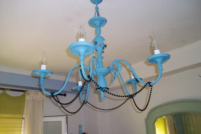 DIY: Cómo pintar una lámpara de araña de segunda mano