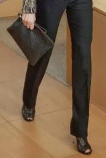 Letizia, con chaqueta de tweed multicolor, en un Congreso contra la Violencia de Género