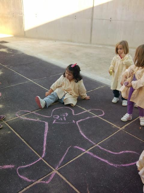 TARDE DE PINTURA CON NUESTRAS TIZAS CASERAS