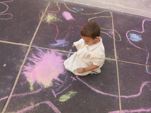 TARDE DE PINTURA CON NUESTRAS TIZAS CASERAS