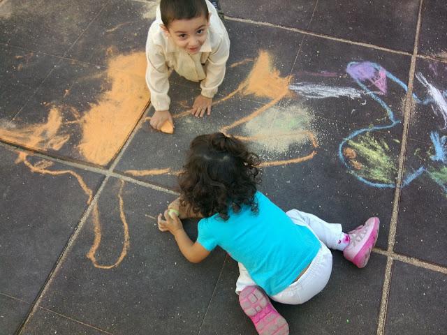 TARDE DE PINTURA CON NUESTRAS TIZAS CASERAS