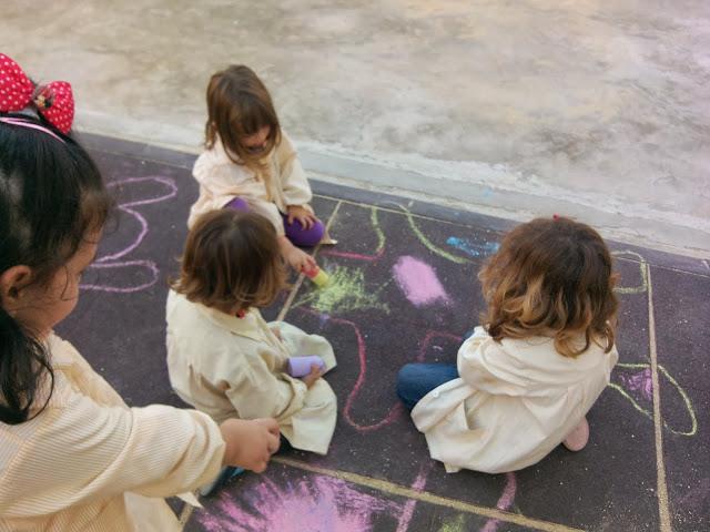 TARDE DE PINTURA CON NUESTRAS TIZAS CASERAS