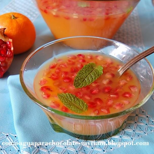 SOPA DE MANDARINA Y GRANADA A LA VAINILLA.