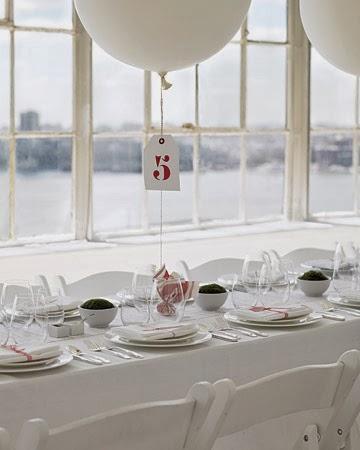 Globo blanco con número de mesa