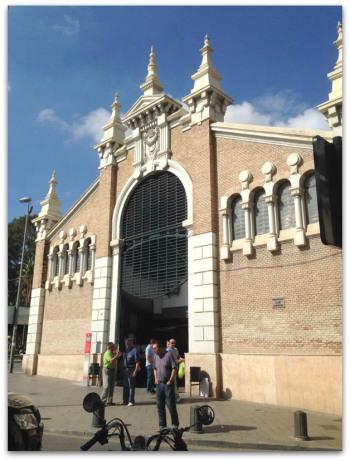 El edificio actual, de estilo modernista sobrio, fue diseñado por el arquitecto Pedro Cerdán y construido entre 1912 y 1916.  (Wikipedia)