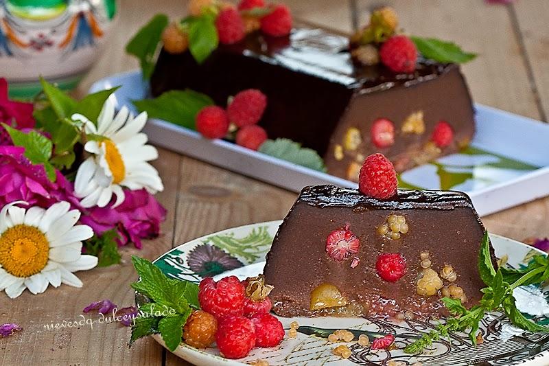 PUDDING DE CHOCOLATE  Y  FRAMBUESAS CON BAÑO DE CHOCOLATE AL RON