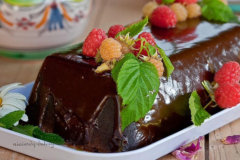 PUDDING DE CHOCOLATE  Y  FRAMBUESAS CON BAÑO DE CHOCOLATE AL RON