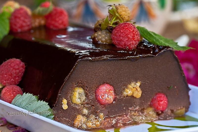 PUDDING DE CHOCOLATE  Y  FRAMBUESAS CON BAÑO DE CHOCOLATE AL RON