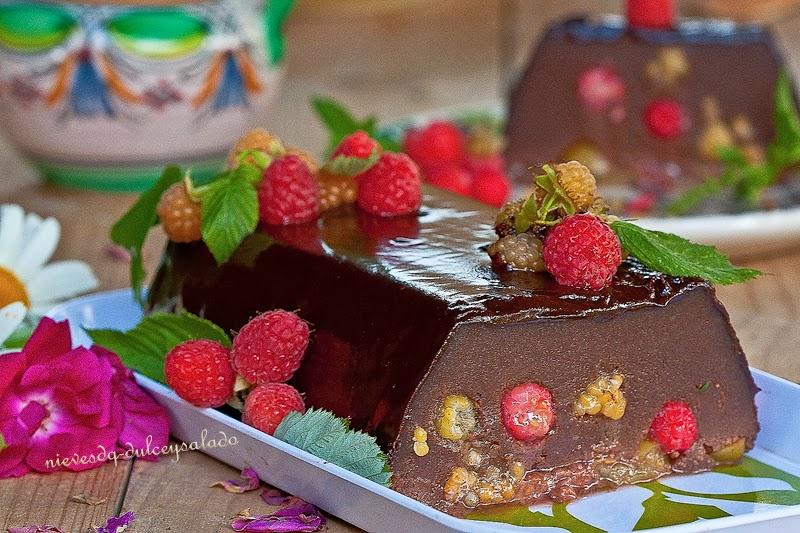 PUDDING DE CHOCOLATE  Y  FRAMBUESAS CON BAÑO DE CHOCOLATE AL RON