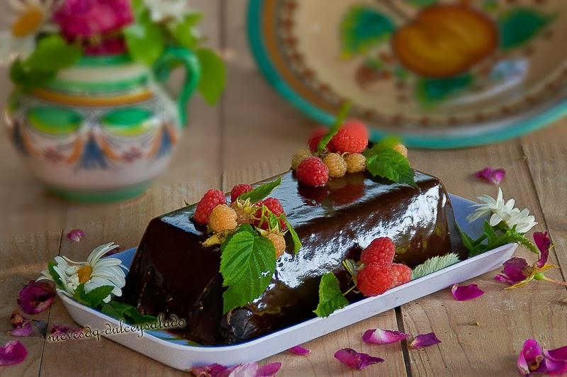 PUDDING DE CHOCOLATE  Y  FRAMBUESAS CON BAÑO DE CHOCOLATE AL RON