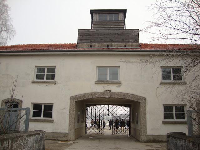 DACHAU, El Primer Campo de Exterminio Nazi,  Alemania.-