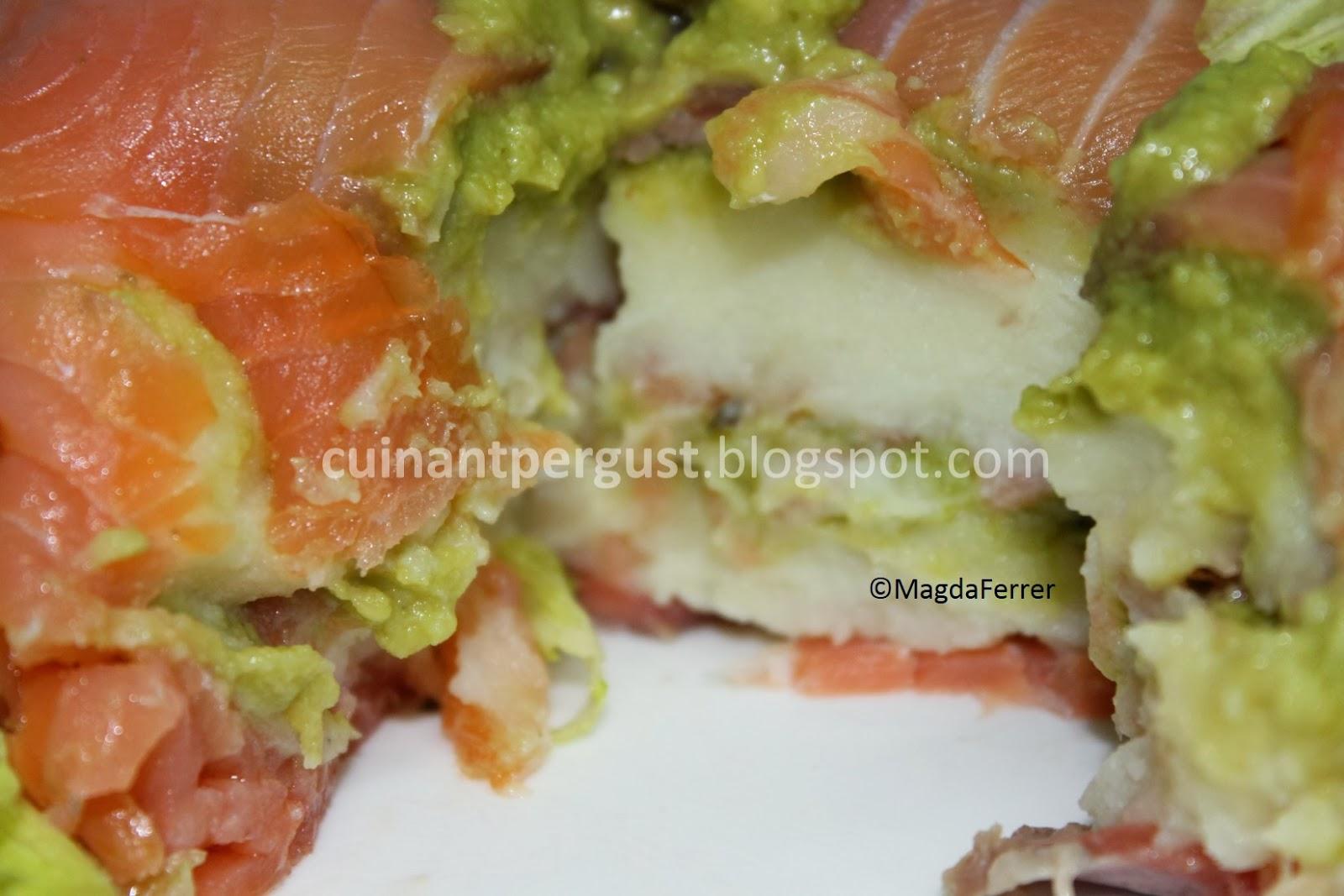 Pastel de salmón ahumado y guacamole