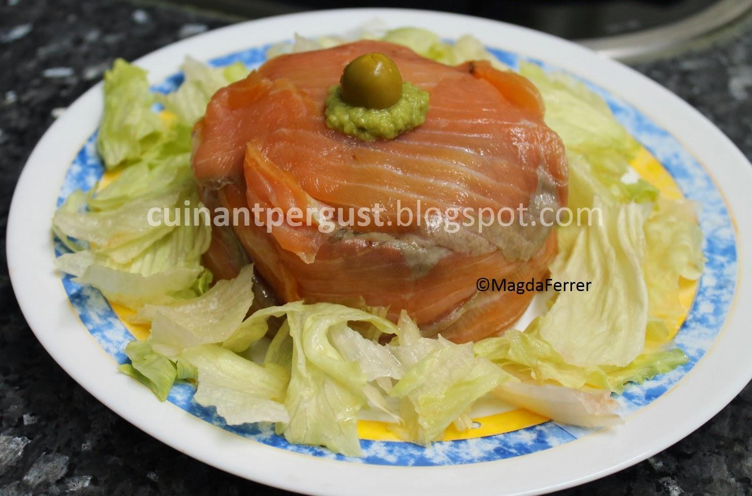 Pastel de salmón ahumado y guacamole