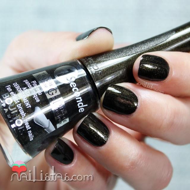 Swatch de Monster Blood de Bourjois