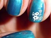 Manicura Celeste estampada.