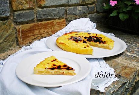 Tarta hojaldrada de pera con crema tostada