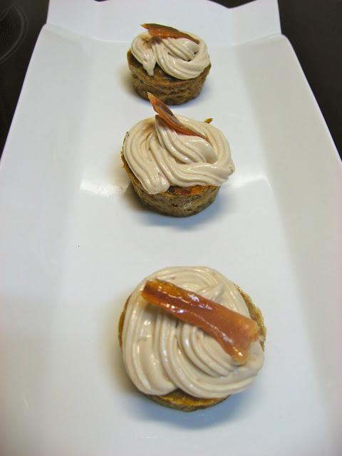 MUFFINS DE ALCACHOFAS CON CREMA DE ANCHOAS