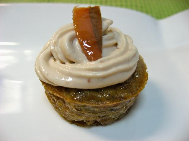 MUFFINS DE ALCACHOFAS CON CREMA DE ANCHOAS