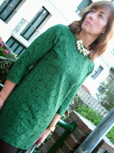 MIS LOOKS - VESTIDO DE ENCAJE VERDE Y CUERO