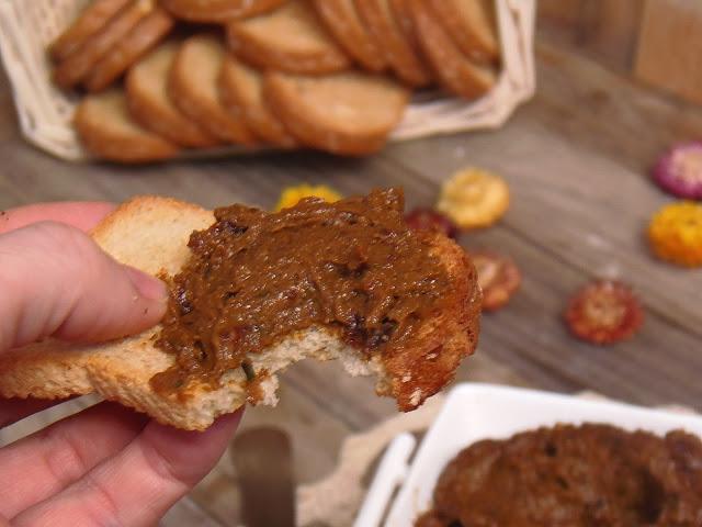 TAPENADE DE TOMATES SECOS Y ACEITUNAS NEGRAS