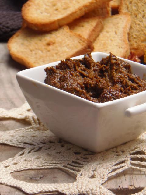 TAPENADE DE TOMATES SECOS Y ACEITUNAS NEGRAS