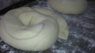 Ensaimada falsa con miel