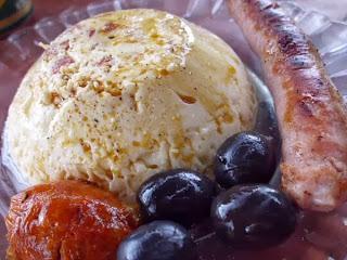 Mousse de queso y chorizo.