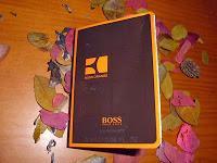 Un montón de muestras de cosmética y perfume.