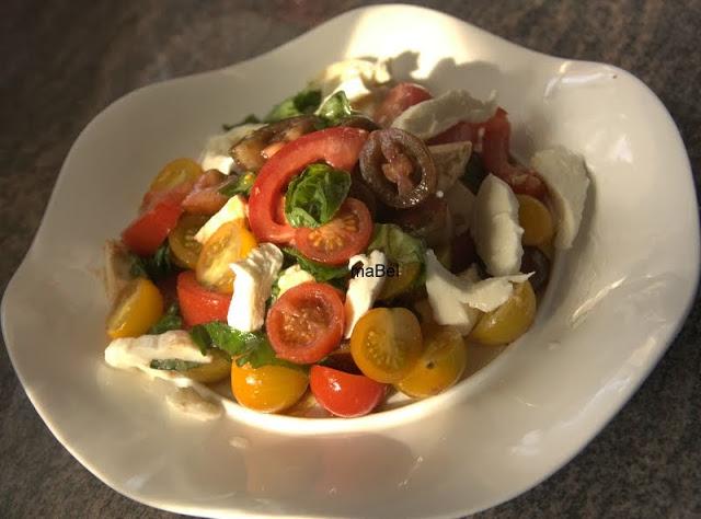 Ensalada caprese a mi manera