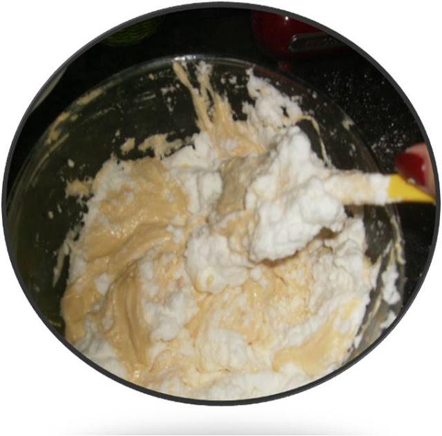 BIZCOCHO  CON  LICOR  DE  FRANBUESA