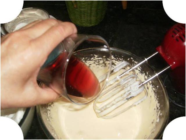 BIZCOCHO  CON  LICOR  DE  FRANBUESA