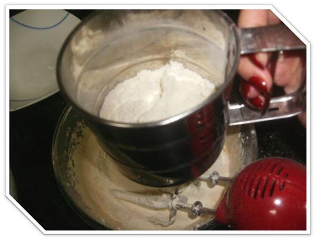 BIZCOCHO  CON  LICOR  DE  FRANBUESA