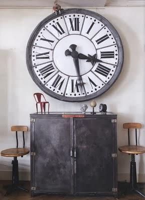 Relojes Sobre Muros de Interiores Rusticos
