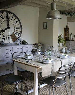 Relojes Sobre Muros de Interiores Rusticos
