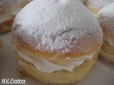 Bollos aromatizados con naranja y rellenos de nata, buenísimos