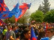 Hinchas azules realizaron tradicional “banderazo” previo superclásico