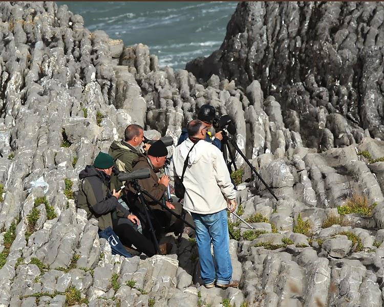 Fugazmente, un tarro blanco.