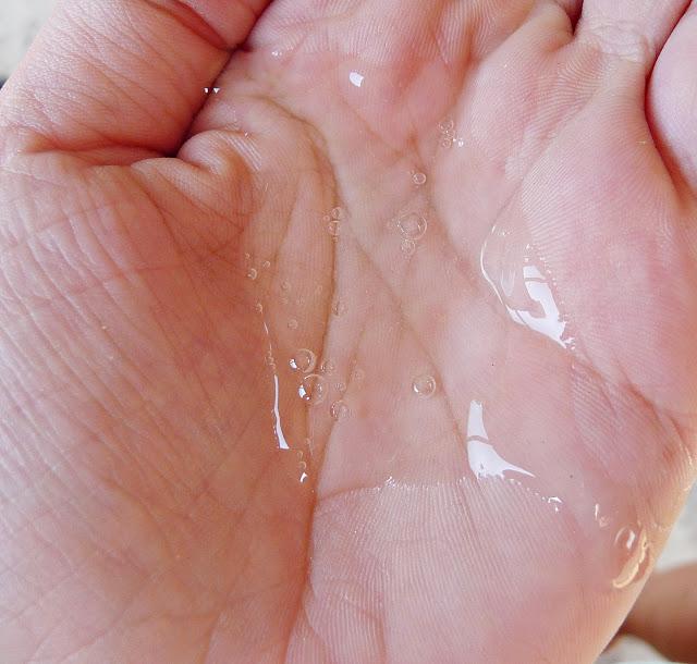 AVON: Champú de aceite de argán de Marruecos, desodorante de flor de loto, espuma de baño de flor de manzano, manteca corporal de flor de Tailandia y bálsamo labial de naranja