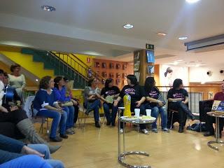 Crónica con fotos de un Club de Lectura divertido y estupendo