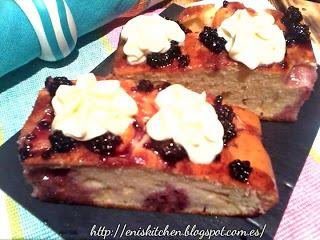 Bizcocho con nectarinas y mermelada de moras silvestres casera!