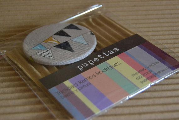 Broche mapa de España y banderines