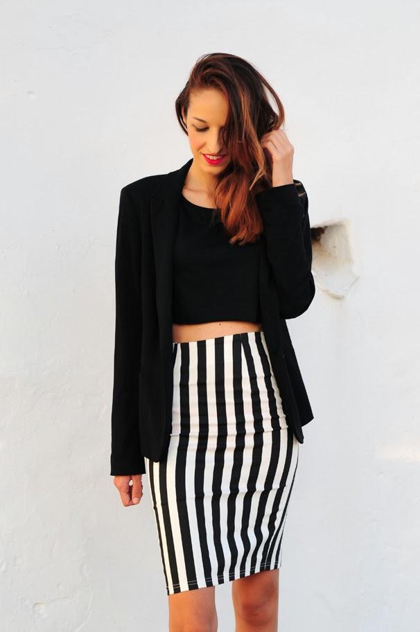 LOOK CROP TOP + FALDA ALTA DE RAYAS + BLAZER