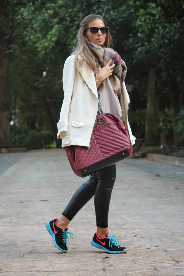 S H E ´S W A L K I N G...