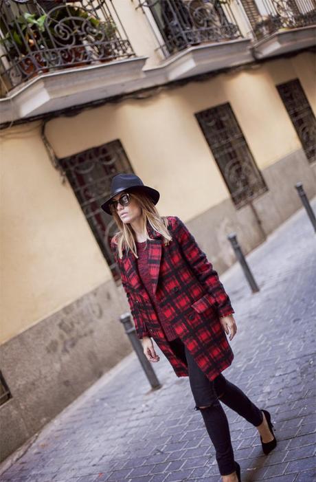 street style barbara crespo plaid coat front row shop menbur shoes outfit fashion blogger