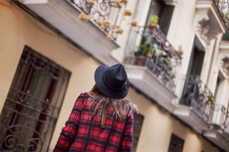 street style barbara crespo plaid coat front row shop menbur shoes outfit fashion blogger