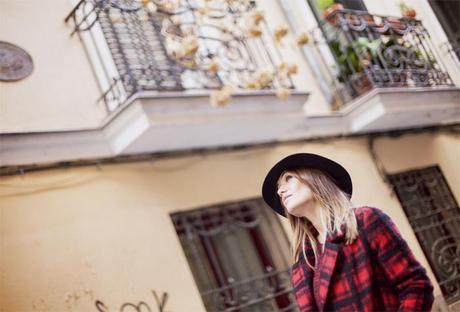street style barbara crespo plaid coat front row shop menbur shoes outfit fashion blogger